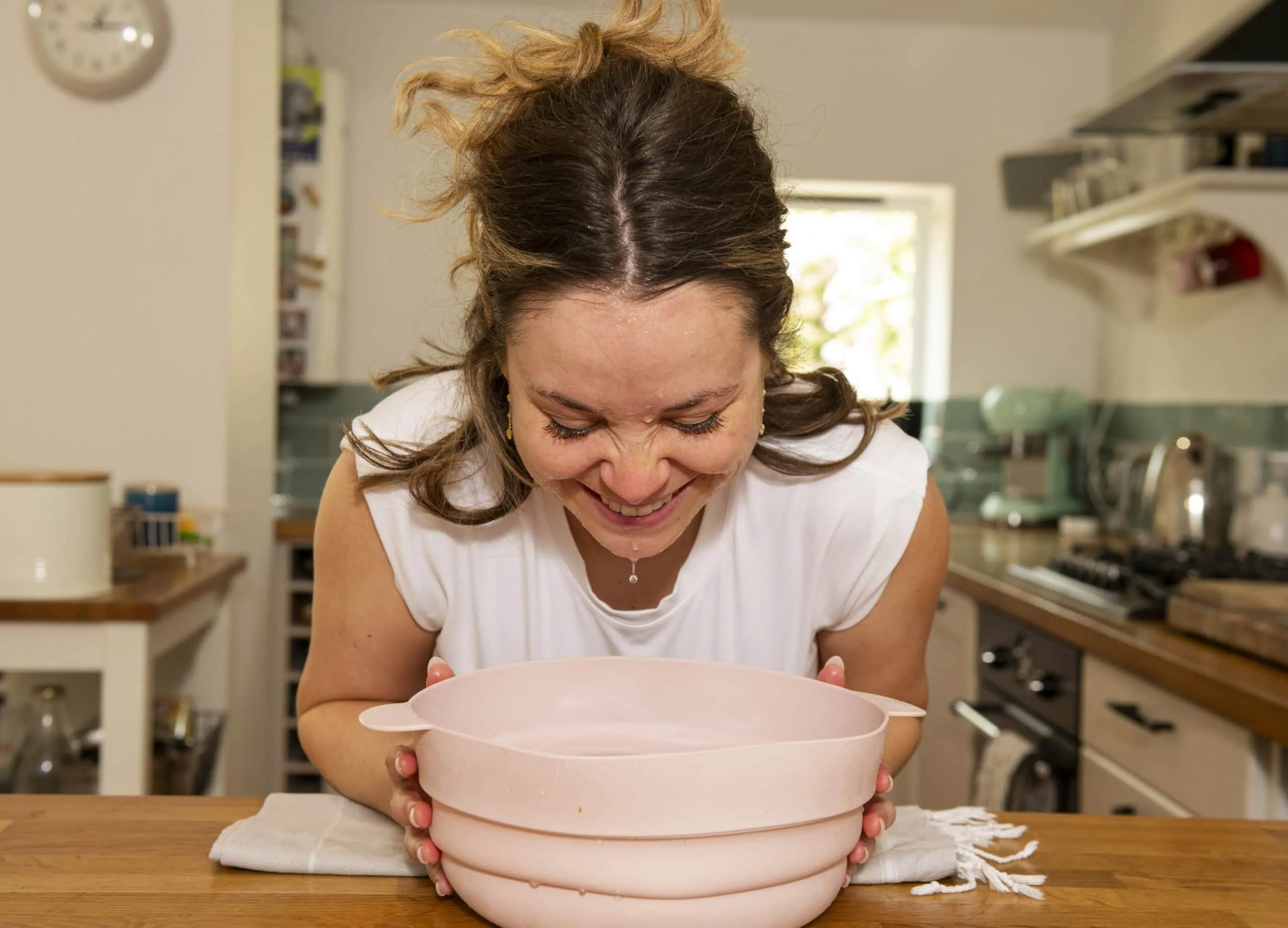 Nicole Jeffery experiencing her Facedip bowl